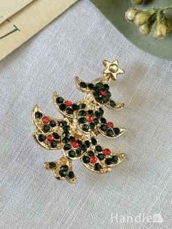 クリスマスツリーの形が可愛いビンテージブローチ、イギリスから届いたキラキラに輝くアクセサリー