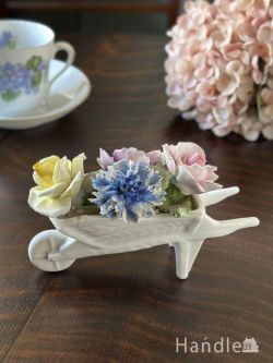 アンティーク雑貨 アンティークオブジェ ラドナー(Radnor)窯の美しいフラワーバスケット、手押し車に入った英国アンティークの陶花