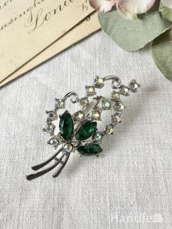 アンティーク雑貨 アンティークブローチ 美しいデザインの英国アンティークアクセサリー、深いブルー色のガラスが高貴な雰囲気のビンテージブローチ