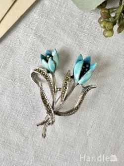 水色のクロッカスのモチーフが美しいブローチ、イギリスから届いたおしゃれなアクセサリー