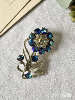 ブルーのお花が輝くビンテージのアクセサリー、大きな花びらが可愛いブローチ