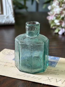 アンティーク雑貨 アンティークビン・香水瓶 大きめサイズのおしゃれなイン久ボトル、英国アンティークガラスのヴィクトリアンインク瓶