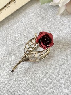 アンティーク雑貨 アンティークブローチ 真っ赤なバラのヴィンテージブローチ、イギリスで見つけた美しいアクセサリー