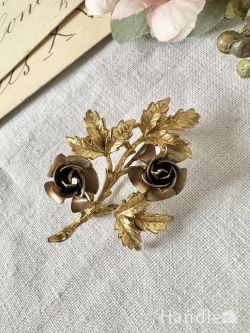 アンティーク雑貨 アンティークブローチ 高級感漂う2輪のバラの花がおしゃれな、イギリスで見つけたビンテージのブローチ