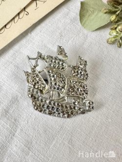 アンティーク雑貨 アンティークブローチ 帆船模様のおしゃれなビンテージアクセサリー、キラっと輝くアンティークのブローチ