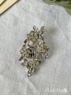 アンティーク雑貨 アンティークブローチ 立体的なお花が絡み合ったモチーフが美しい、イギリスから届いたビンテージのブローチ