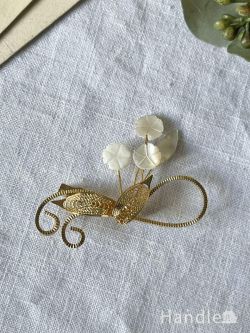 アンティーク雑貨 アンティークブローチ マザーオブパールのお花が可愛いアクセサリー、イギリスから届いたビンテージのブローチ