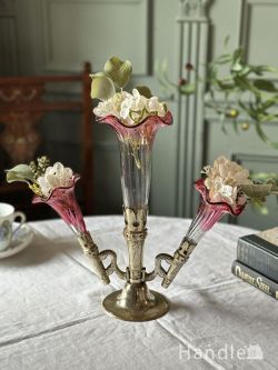 アンティーク雑貨 アンティーク花瓶 縁取りのピンク色がとってもおしゃれなイパーン、イギリスから届いたアンティークガラスの花びん