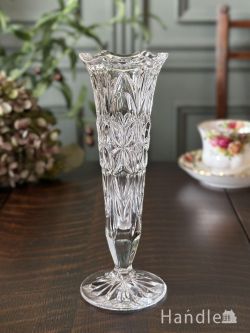 アンティーク雑貨 アンティーク花瓶 英国アンティークのガラスの美しい花器、プレスドグラスの上品なフラワーベース