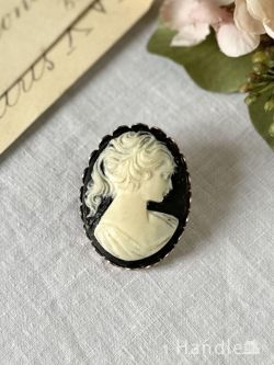 アンティーク雑貨 アンティークブローチ 深いブルー色に美しい女性が浮かび上がるカメオ、イギリスから届いたアンティークのブローチ