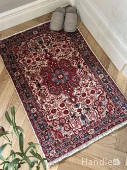 アンティーク雑貨 トライバルラグ・トルコ絨毯 使いやすいサイズのビンテージラグ、個性的なお花の模様がおしゃれなペルシャ絨毯