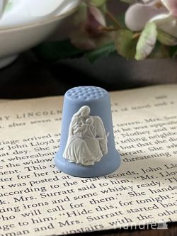 アンティーク雑貨 アンティークオブジェ 英国から届いたWedgwoodの指貫、ジャスパーウェアのアンティークシンブル
