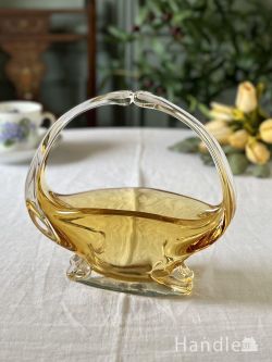 アンティーク雑貨 アンティークバスケット 淡いアンバー色が美しいプレスグラスの器、アンティークガラスのおしゃれなバスケット