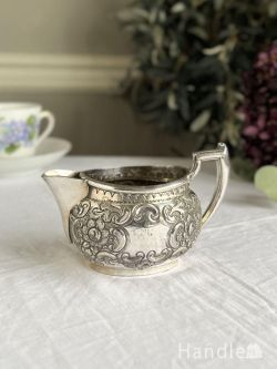 アンティーク雑貨 アンティーク食器 英国アンティークのおしゃれな食器、お花の装飾が可愛いシルバープレートのミルクポット