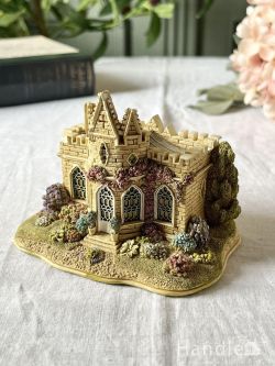 アンティーク雑貨 アンティークオブジェ 英国から届いたLilliput Lane（リリパットレーン）、ゴシックリバイバル様式のミニチュア教会