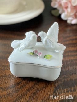 白い2羽のハトが幸せを運んでくれるブライダルボックス、アンティーク陶磁器のトリンケットボックス(h-1392-z)