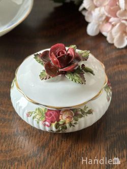 アンティーク雑貨 ジュエリーボックスアンティーク ロイヤルアルバートのオールドカントリーローズ、陶花付きのアンティークのトリンケットボックス