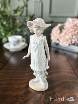 ピンクの帽子を被った少女のフィギュリン、リヤドロ社NAOののビンテージフィギュリン