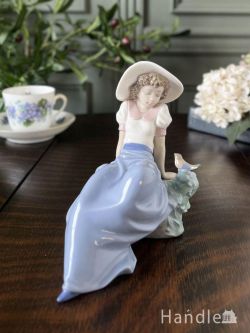イギリスで見つけたリヤドロ社のビンテージフィギュリン、NAOの小鳥とおしゃべりしている少女のフィギュリン(h-1300-z)