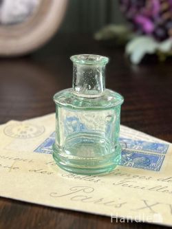 アンティーク雑貨 アンティークビン・香水瓶 気泡がたっぷり入ったアンティークのボトル、イギリスから届いた丸底のインクビン