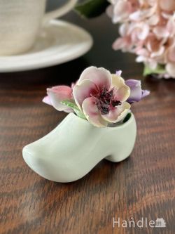 真っ白な靴型のアンティーク陶花、ボーンチャイナの可愛いお花(h-1389-z)