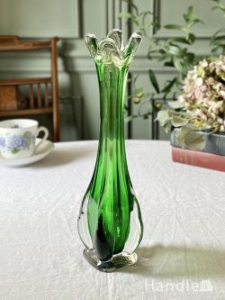 爽やかなグリーン色のフラワーベース、アンティークガラスのおしゃれな花器