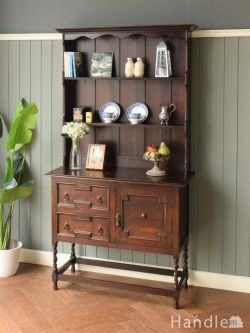 アンティーク家具 アンティークのキャビネット 重厚感が漂う英国アンティークの家具、サイズが小ぶりなウェルシュドレッサー