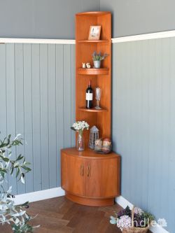 アンティーク家具 アンティークのキャビネット G-planのおしゃれなコーナーキャビネット、チーク材で出来たフレスコのビンテージ家具