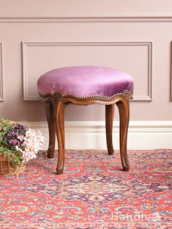 アンティークチェア・椅子 アンティークスツール 上品な猫足のアンティークスツール、どこでも使えるおしゃれなウォールナット材の椅子