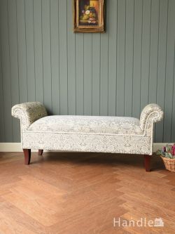 アンティーク風 アンティーク風の椅子 ウィリアムモリス柄のおしゃれな椅子、華やかなデザインのロールアームベンチ（ジェニファーテイラー・グレー）