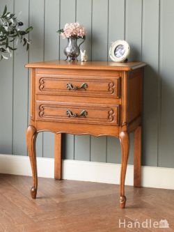 アンティーク家具 アンティークのチェスト フランスから届いたアンティーク家具、コンパクトなサイズの優雅なサイドチェスト