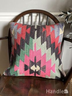 カラフルなジグザグ模様がおしゃれな、オールドキリムのクッションカバー
