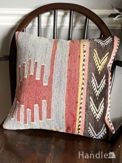 絨毯 キリム ビンテージのオールドキリム、COMB（櫛）モチーフのクッションカバー