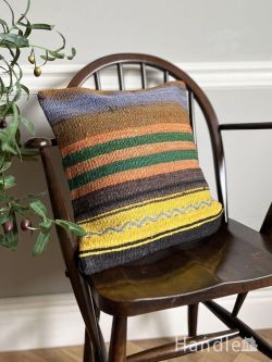 絨毯 キリム ビタミンカラーのストライプ模様で元気になる、オールドキリムのおしゃれなクッションカバー