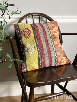 絨毯 キリム 落ち着いた色使いがカッコいいキリム、幾何学模様のオールドキリムのクッションカバー