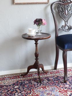アンティーク家具 アンティークのテーブル 初めてのアンティークにおススメの小さなテーブル、イギリスから届いたマホガニー材のワインテーブル
