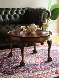 アンティーク家具 アンティークのテーブル お花の形のおしゃれなコーヒーテーブル、ウォールナット材のアンティークテーブル