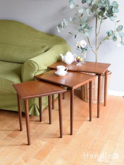 アンティーク家具 アンティークのテーブル 3台がセットになったおしゃれなビンテージテーブル、イギリスから届いた北欧スタイルのネストテーブル