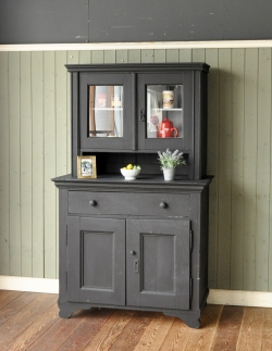 アンティーク家具 アンティークのキャビネット フランスのアンティークペイント家具、ブラック色のカップボード(食器棚)