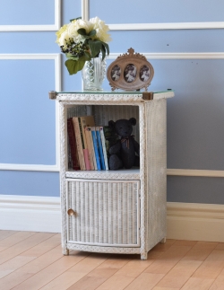 アンティーク家具 アンティークのキャビネット アンティークのロイドルーム家具、ホワイトペイントのベッドサイドキャビネット