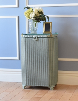 アンティーク家具 ブランケットボックス・収納ボックス イギリスのアンティークの家具、ガラス天板が付いたロイドルームのランドリーボックス