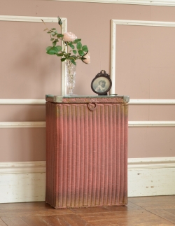 アンティーク家具 ブランケットボックス・収納ボックス イギリスから届いたキレイなアンティークロイドルームボックス（ピンク色）