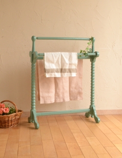 アンティーク家具 その他 アンティーク家具 色もかたちもお洒落なペイントのアンティークタオルハンガー(タオルレイル)