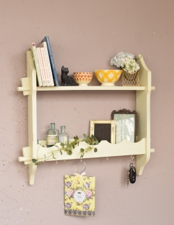 アンティーク家具 アンティークのウォールハンガー 壁に付けて使うアンティーク家具、４つのフックが付いたウォールシェルフ