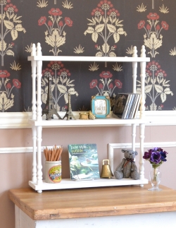 アンティーク家具 アンティークのウォールハンガー フレンチスタイルにオススメ、壁に付けて使うアンティーク家具、小さなウォールシェルフ