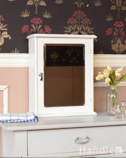アンティーク家具 ウォールキャビネット 壁掛けできるアンティーク家具、ミラー付きのスモールキャビネット