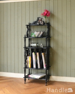 アンティーク家具 アンティークのキャビネット リラモチーフが素敵なミュージックラック（黒）、ヨーロッパのアンティーク家具