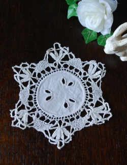 アンティーク雑貨 ミルクピッチャー 小さなサイズのアンティークドイリーレース