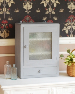 アンティーク家具 アンティークのキャビネット フランス輸入の小さなアンティーク家具、ペイント仕上げのスモールキャビネット