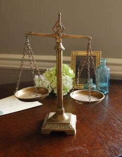アンティーク雑貨 英国アンティーク雑貨、真鍮製の天秤はかり